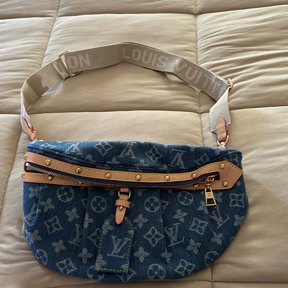 NWT Bum bag